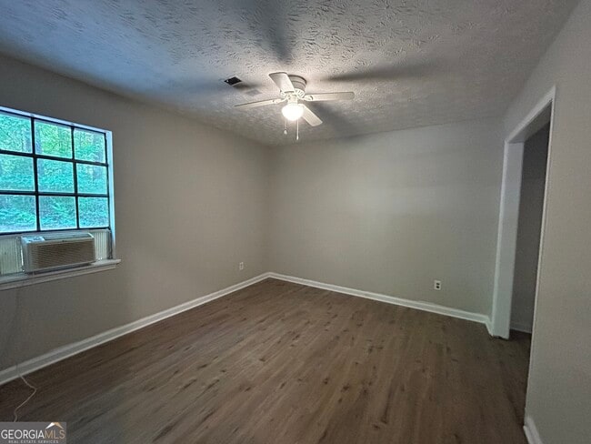 Building Photo - 105 Meadowbrook Ct