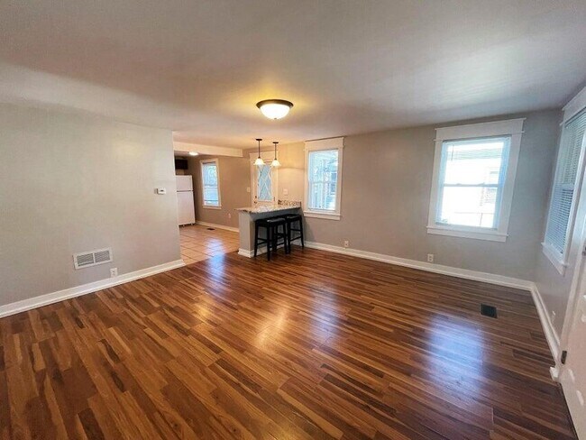 Foto del edificio - 212 E Washington St