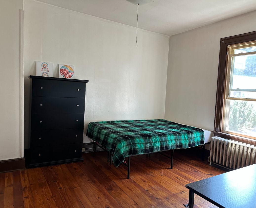 Primary Photo - 31 Leroy St