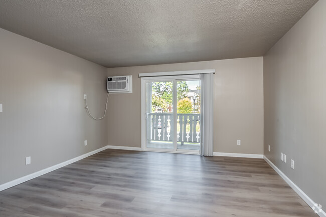 2BR, 1BA - 670SF - Living Room - The Club at Oak Creek