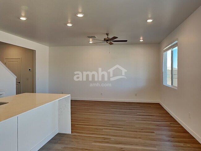 Building Photo - 6192 W Calle Lingo