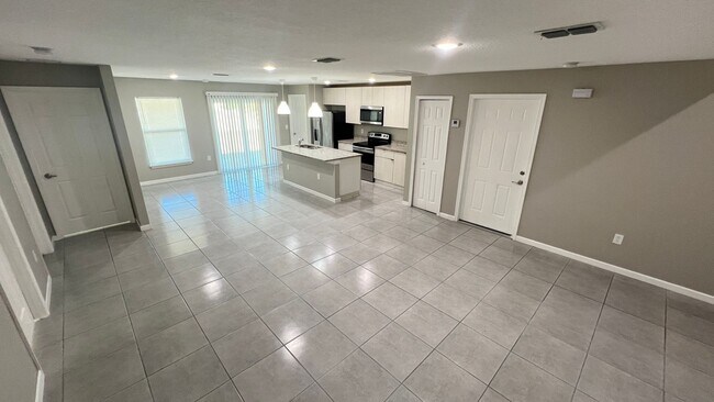 Building Photo - Wonderful 4 Bedroom, 2 Bathroom Home in Palm Bay!!