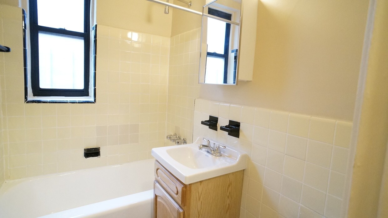 Foto del edificio - 2264 Grand Ave