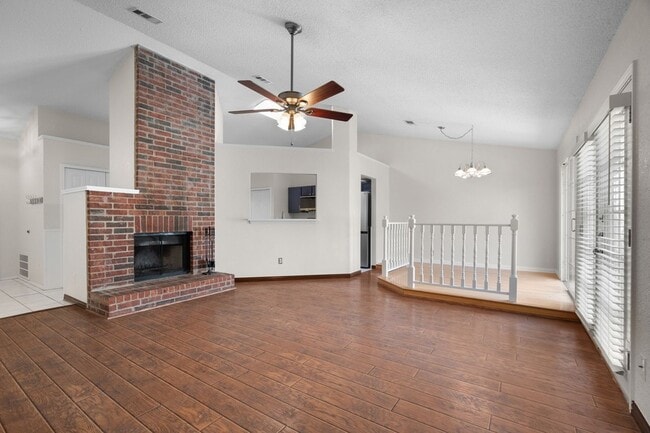 Foto del edificio - 1425 Thistlewood Ln