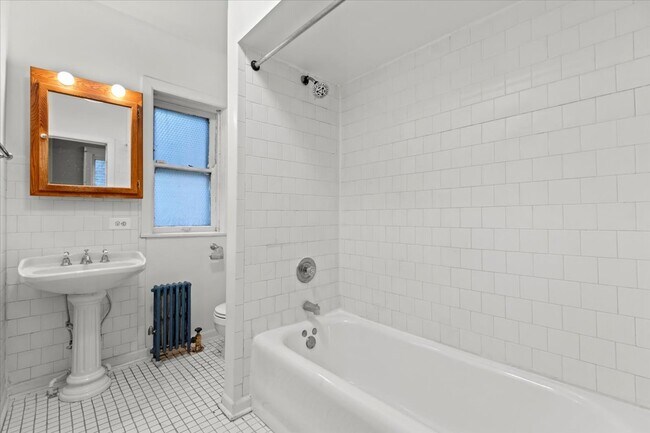 Foto del edificio - 1315 W Albion Ave
