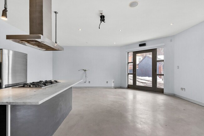 Photo du bâtiment - 301 Euclid Ave