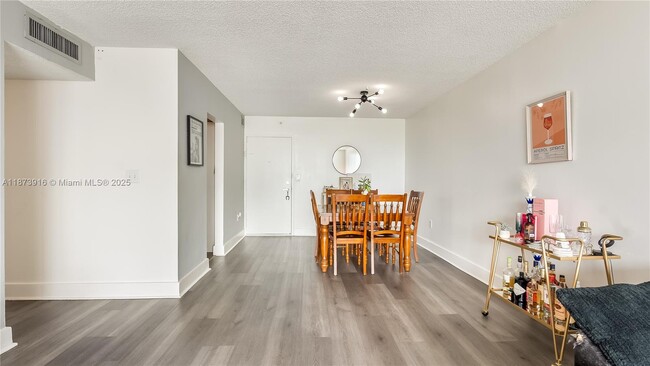 Foto del edificio - 2851 NE 183rd St