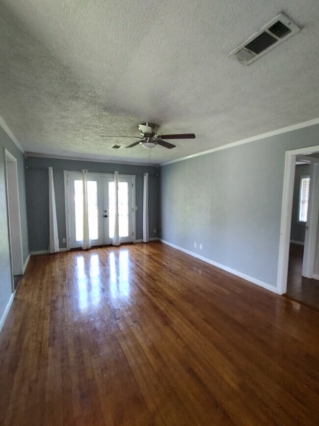 Building Photo - 3128 Maple Ave