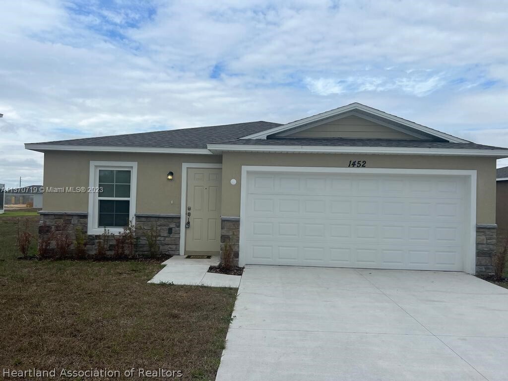 Primary Photo - 1452 Stone Ridge Cir