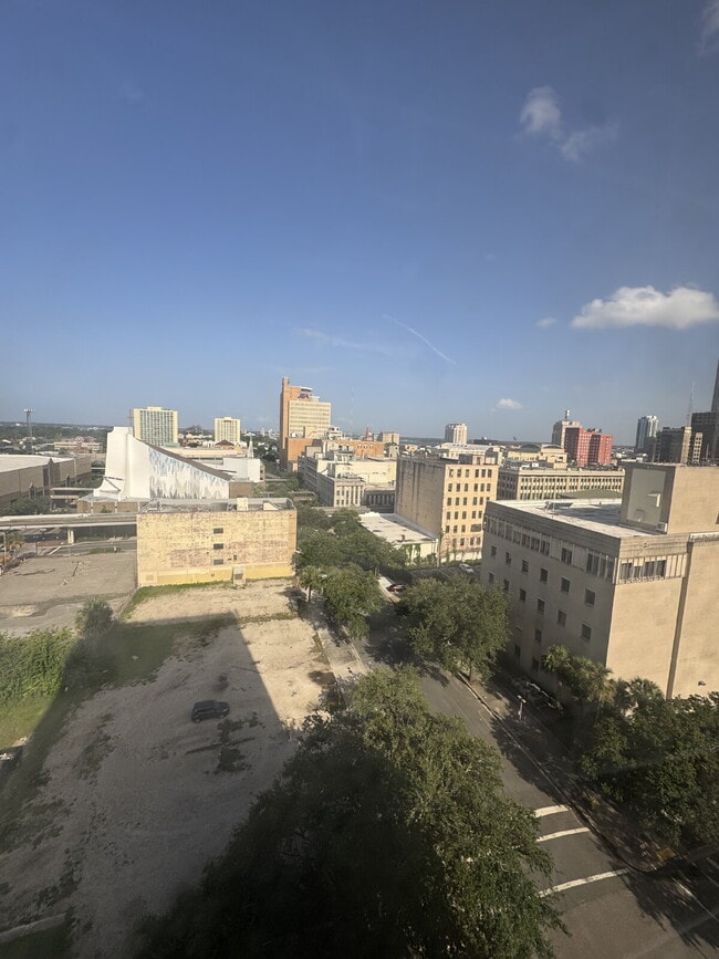 Building Photo - 1 Bedroom 1 bath with a view in downtown J...