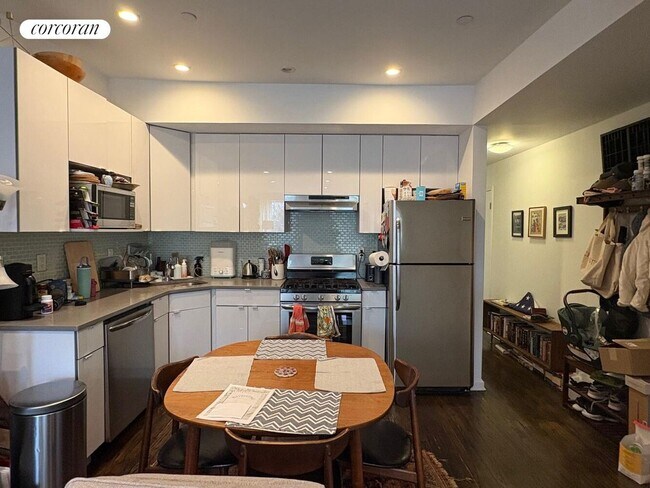 Foto del edificio - 498 Court St