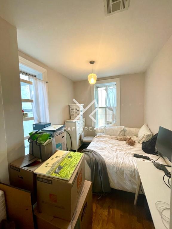 Foto del edificio - 4 bedroom in BROOKLYN NY 11216
