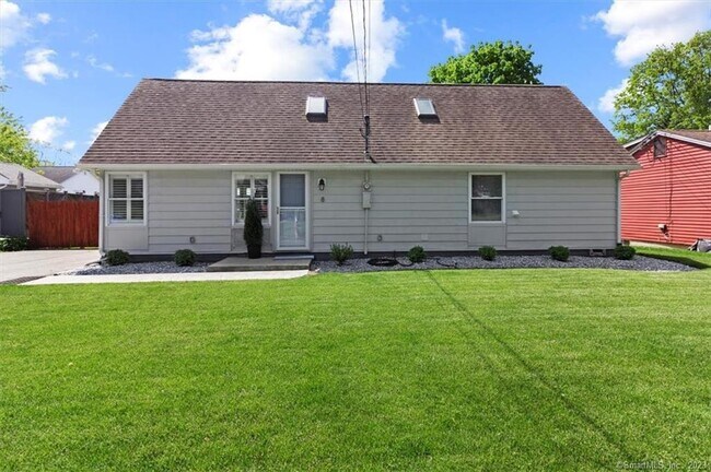 Building Photo - 8 Uncas Rd