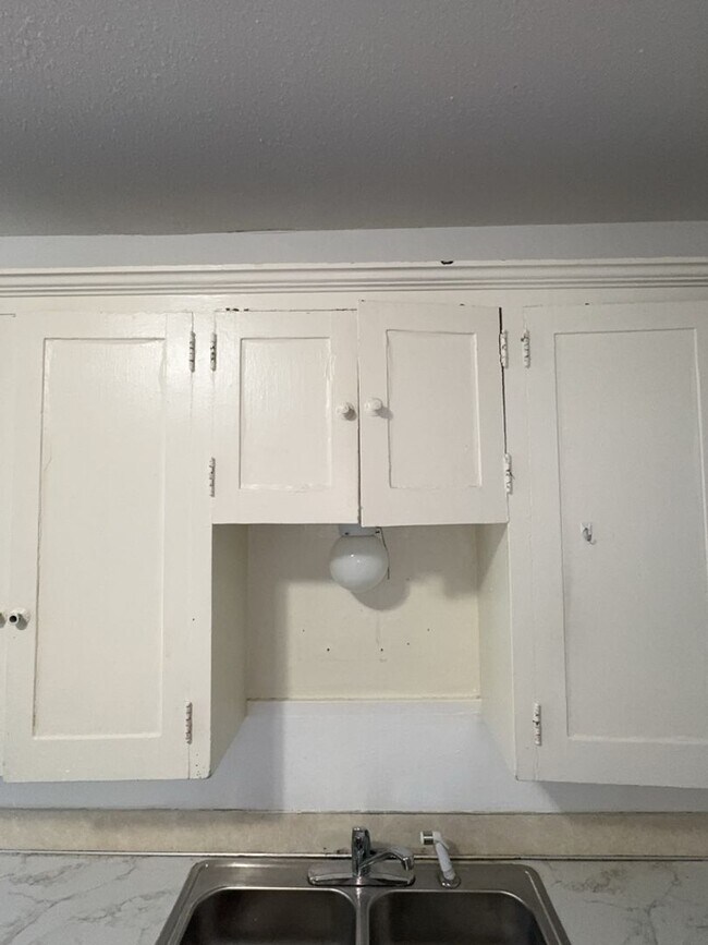 Building Photo - Spacious 3 Bedroom, 1 Bathroom Home for Rent