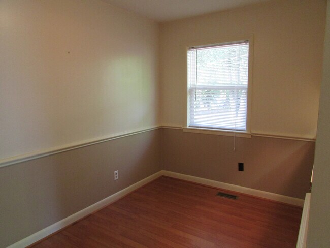 Foto del edificio - 202 Wrenwood Cir