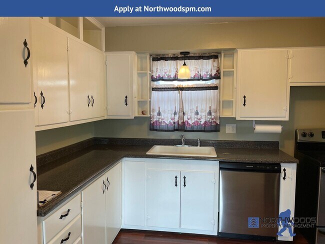 Building Photo - Very Charming 2 Bedroom 1 Bath Home