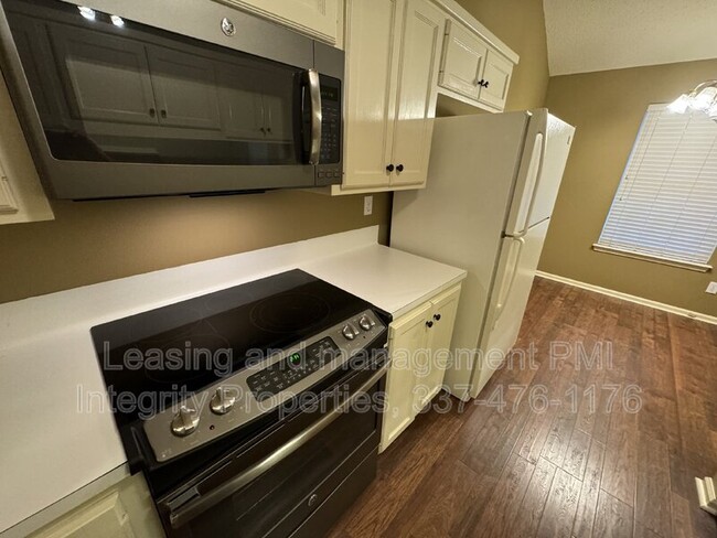 Building Photo - 109 Sugarcreek Dr