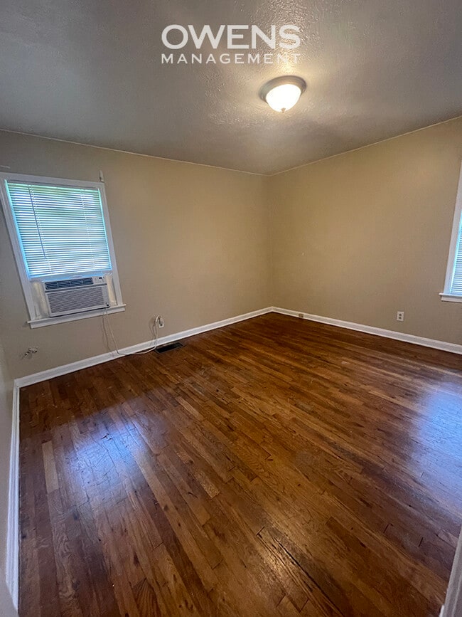 Building Photo - 2067 Rosebud Rd