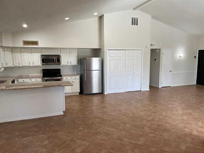 Building Photo - 2031 Cologne Dr