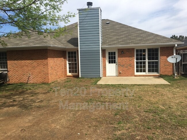 Building Photo - 1631 N Grove Ct