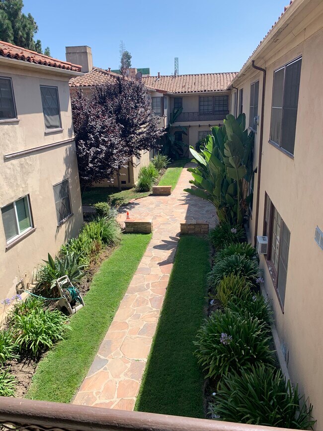 Courtyard - 4291 Leimert Blvd