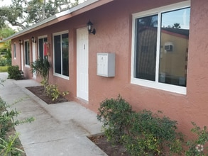 Building Photo - 830 SW 28th St