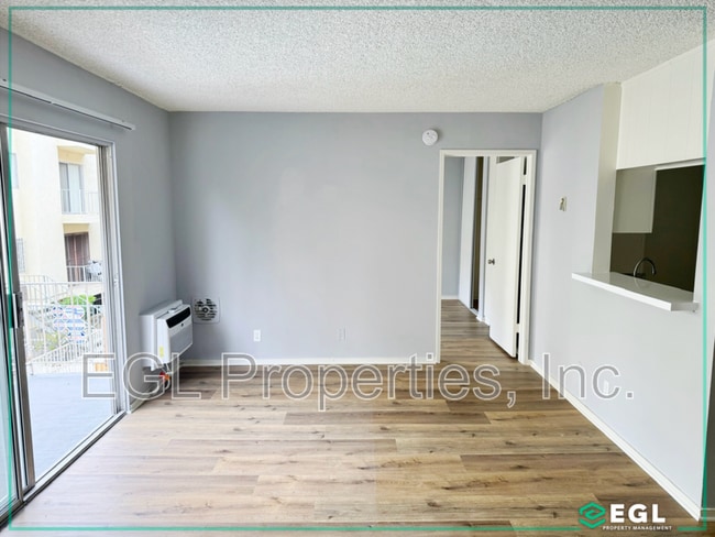 Building Photo - 400 S Kingsley Dr