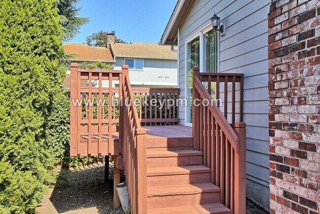 Foto del edificio - $1545 Month    2 Bed, 1 Bath Condo Living Downtown Vancouver on 33rd and Kauffman