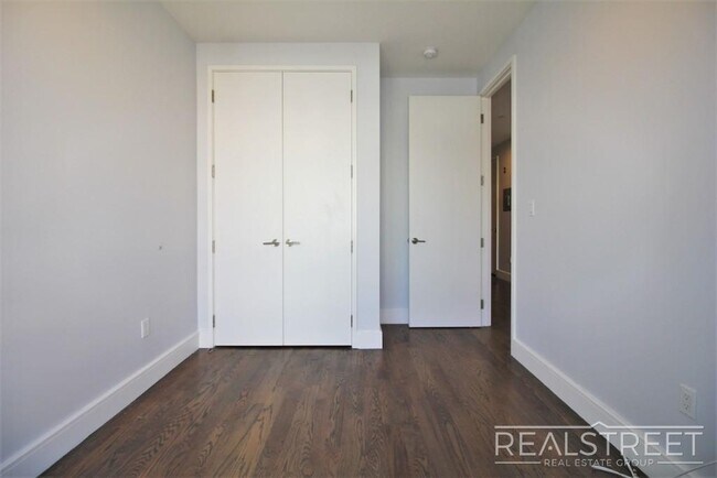 Foto del edificio - Luxury 2 BR in Bushwick with Balcony & Roo...