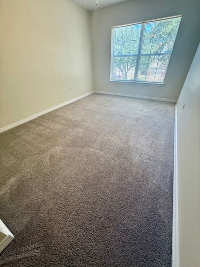 Foto del edificio - Crestview Townhouse