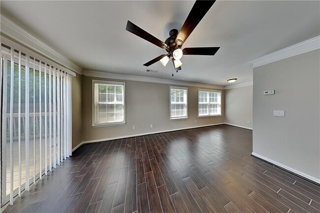 Foto del edificio - 158 Oak Grove Pl