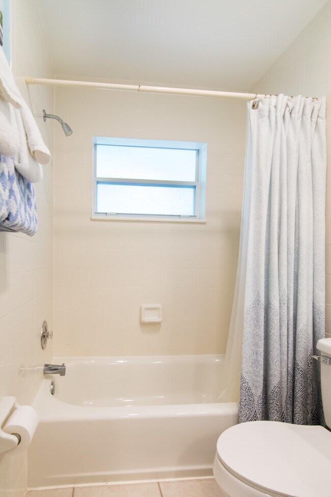 Building Photo - 751 Ocean Dr