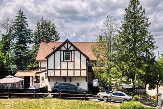 Building Photo - 146 Main St
