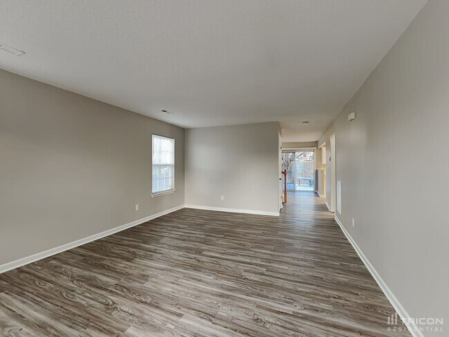 Foto del edificio - 6826 Squirrels Foot Ct