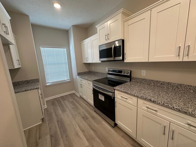 Foto del edificio - 4 Bed 3 Bath Townhome Near The Heart Of Shelbyville