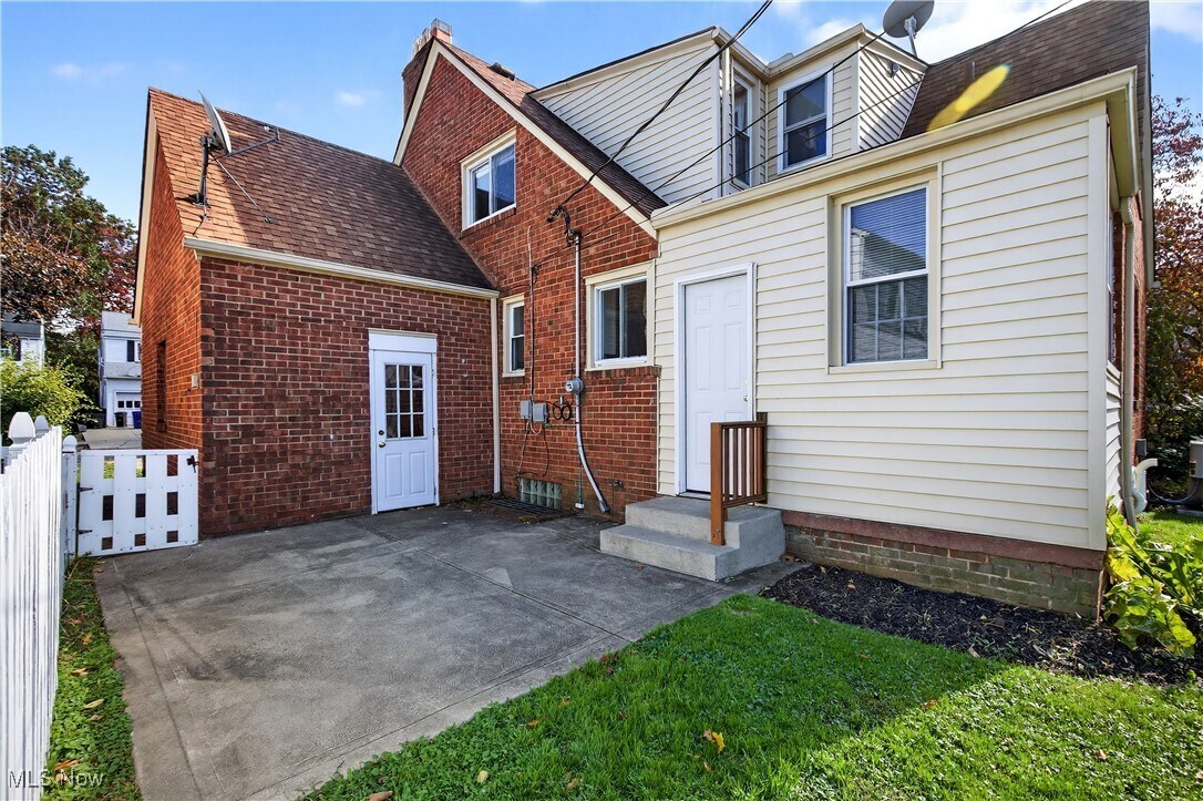 2520 Laurelhurst Rd University Heights, OH 44118 – photo 3