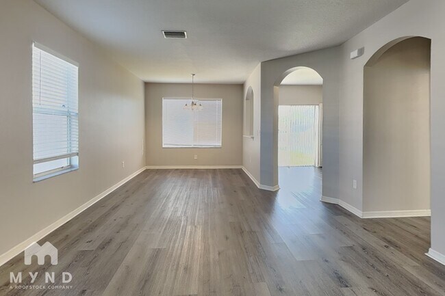 Foto del edificio - 8162 Canterbury Lake Blvd