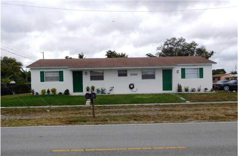 Photo - 2250 SW 64 Ave