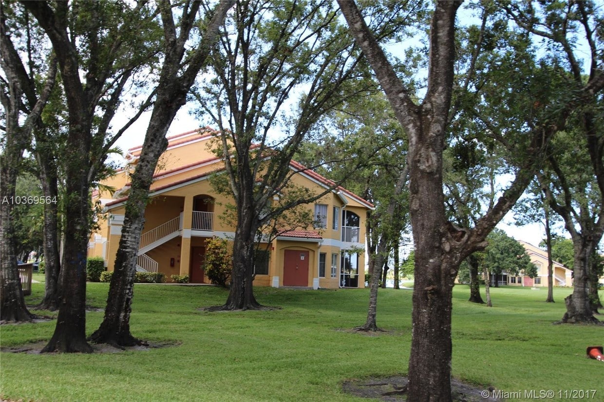 2325 33rd NW Ct Unit 1115, Oakland Park, FL 33309 Condo for Rent in