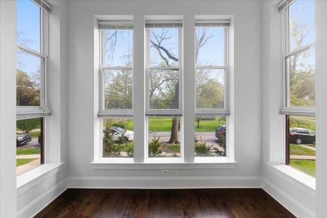 Building Photo - 3 bedroom in Chicago IL 60616