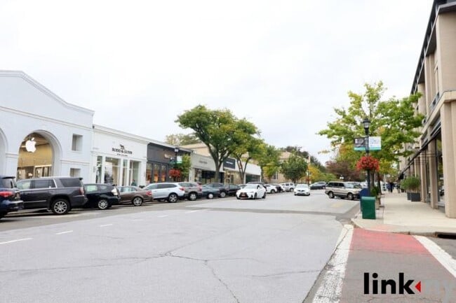 Building Photo - 2 bedroom in GREENWICH CT 06830