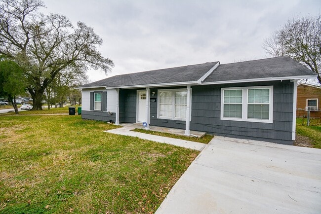 Building Photo - 6422 Sherwood Dr