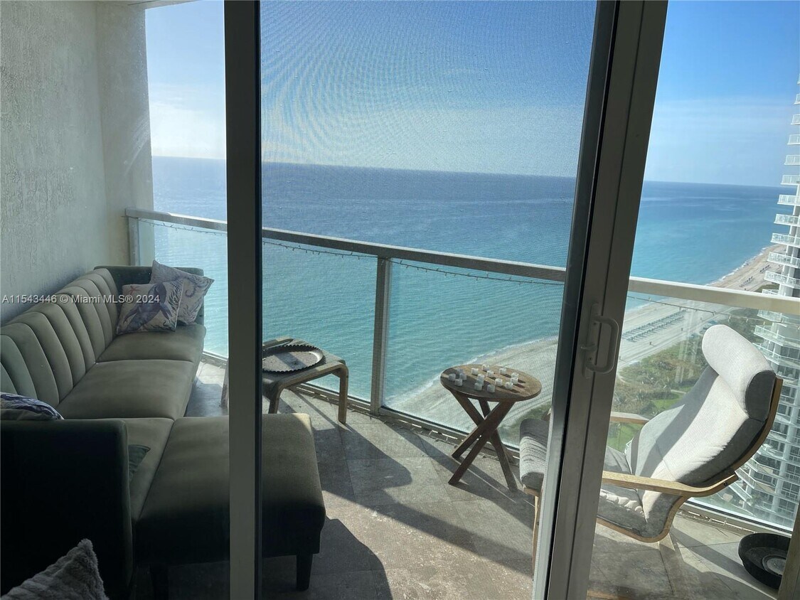 Primary Photo - 16699 Collins Ave