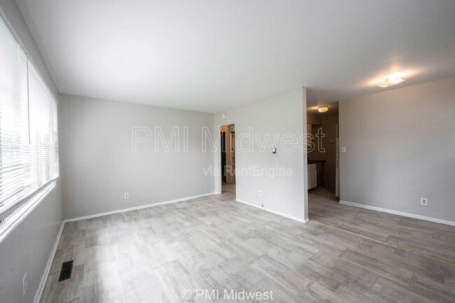 Foto del edificio - 5820 Grandview Dr