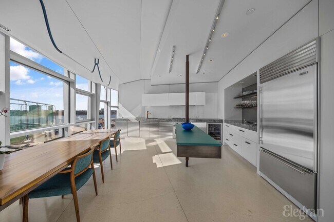 Foto del edificio - 100 11th Ave