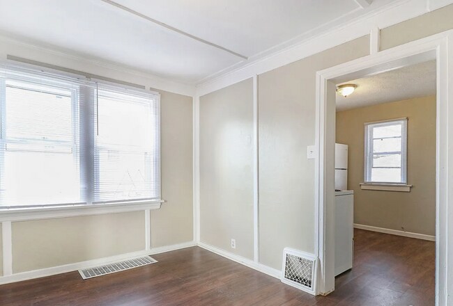 Foto del edificio - 405 E Woodside St