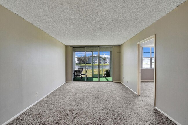 Building Photo - 9440 Poinciana Pl