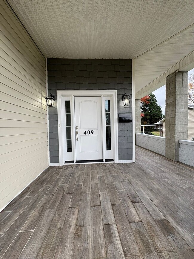 Foto del edificio - Historic Charm Meets Modern Living – Steps...