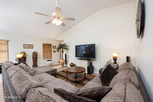 Foto del edificio - 707 W Baylor Ln