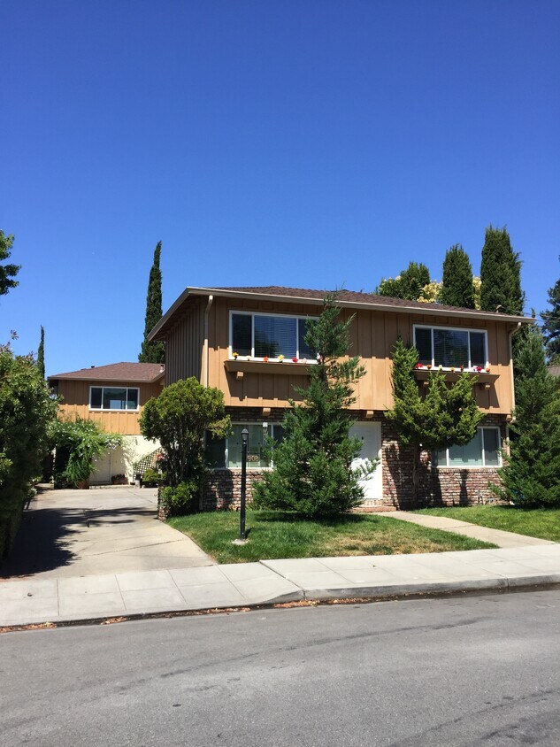 Primary Photo - 908 Arbor Rd